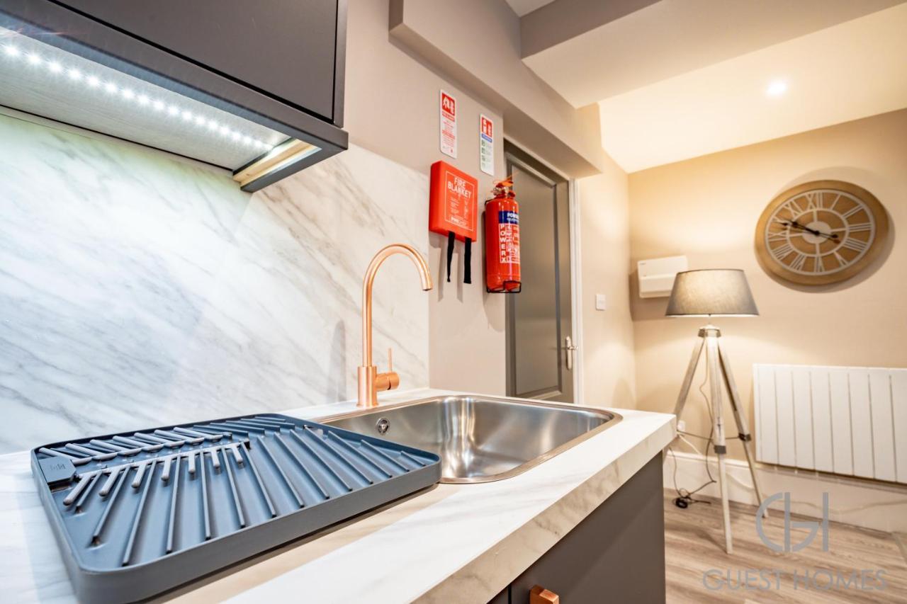 Host & Stay - Shaw Street Basement Вустер Экстерьер фото
