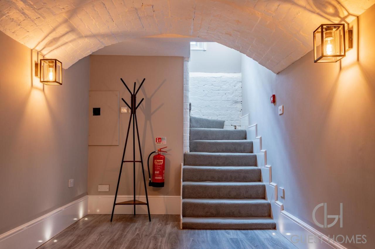 Host & Stay - Shaw Street Basement Вустер Экстерьер фото