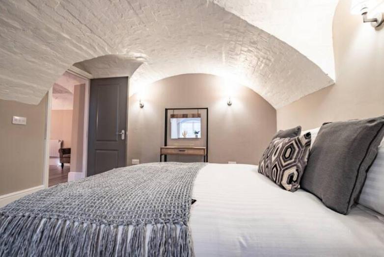 Host & Stay - Shaw Street Basement Вустер Экстерьер фото